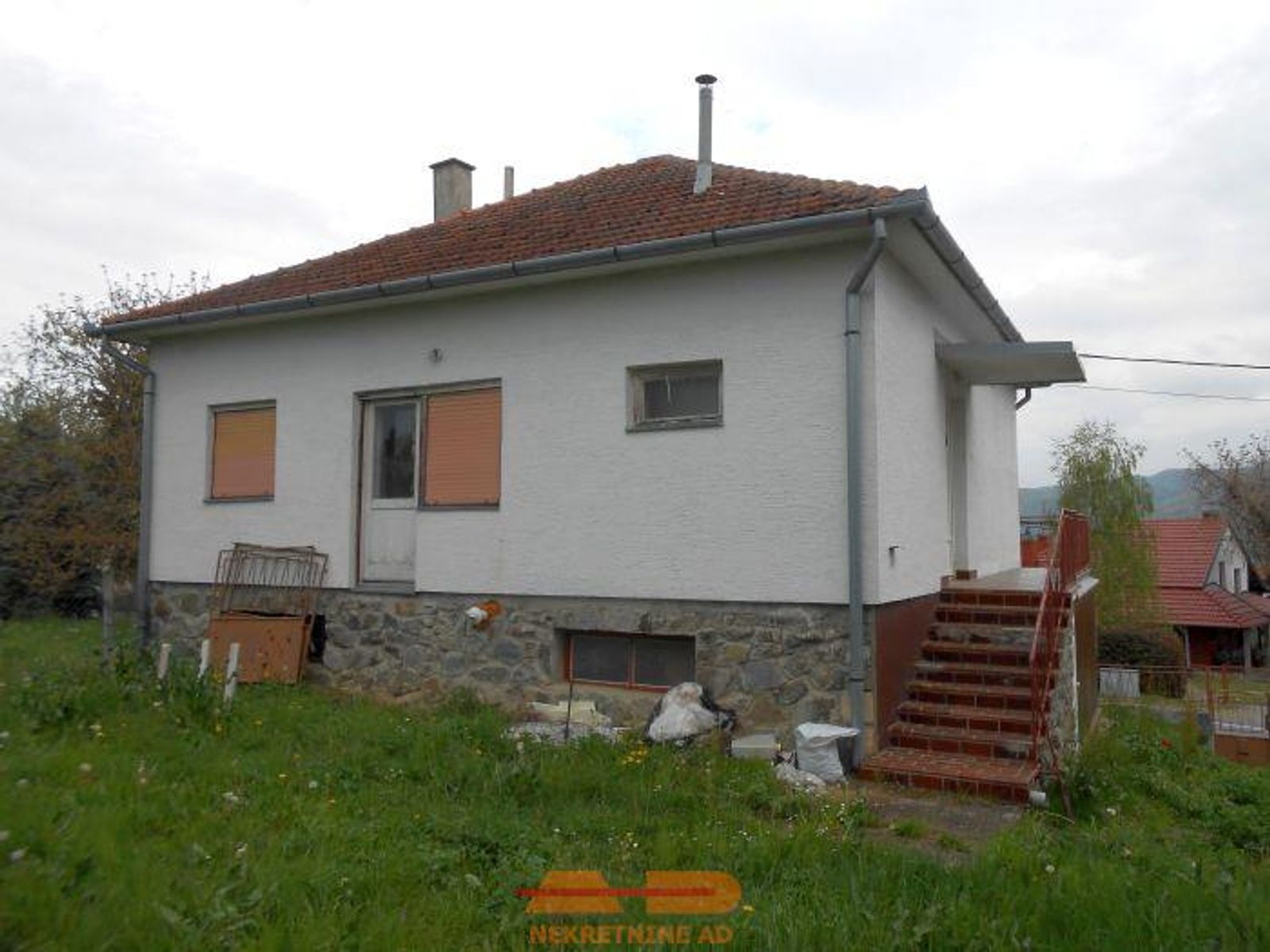 Kuća sa 2 odvojena stana, Pakrac! — fotografija 9
