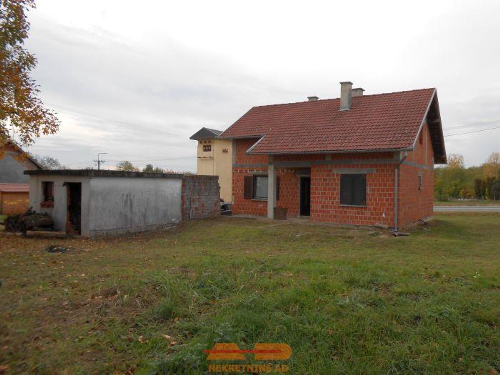 Novija kuća, garaža, parcela 13286 m2! — fotografija 8