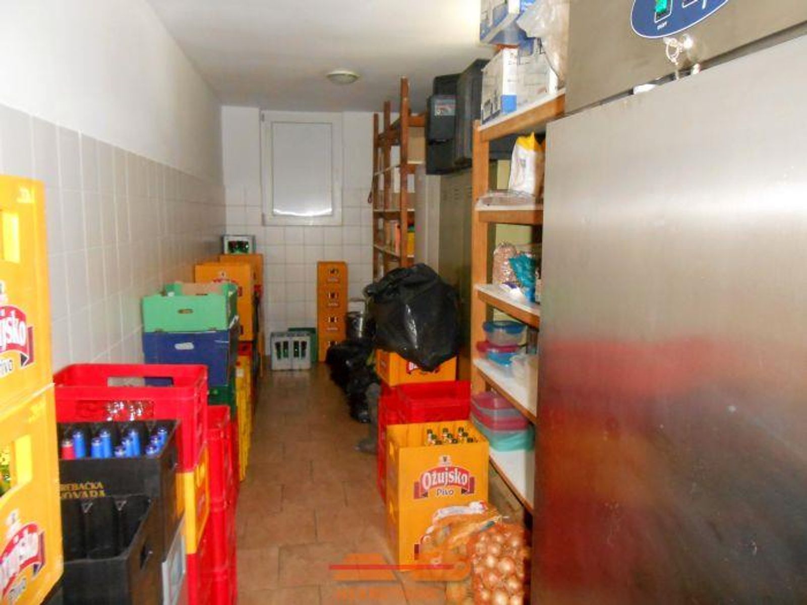 Uhodan, renoviran i opremljen bistro u Siraču! — fotografija 9