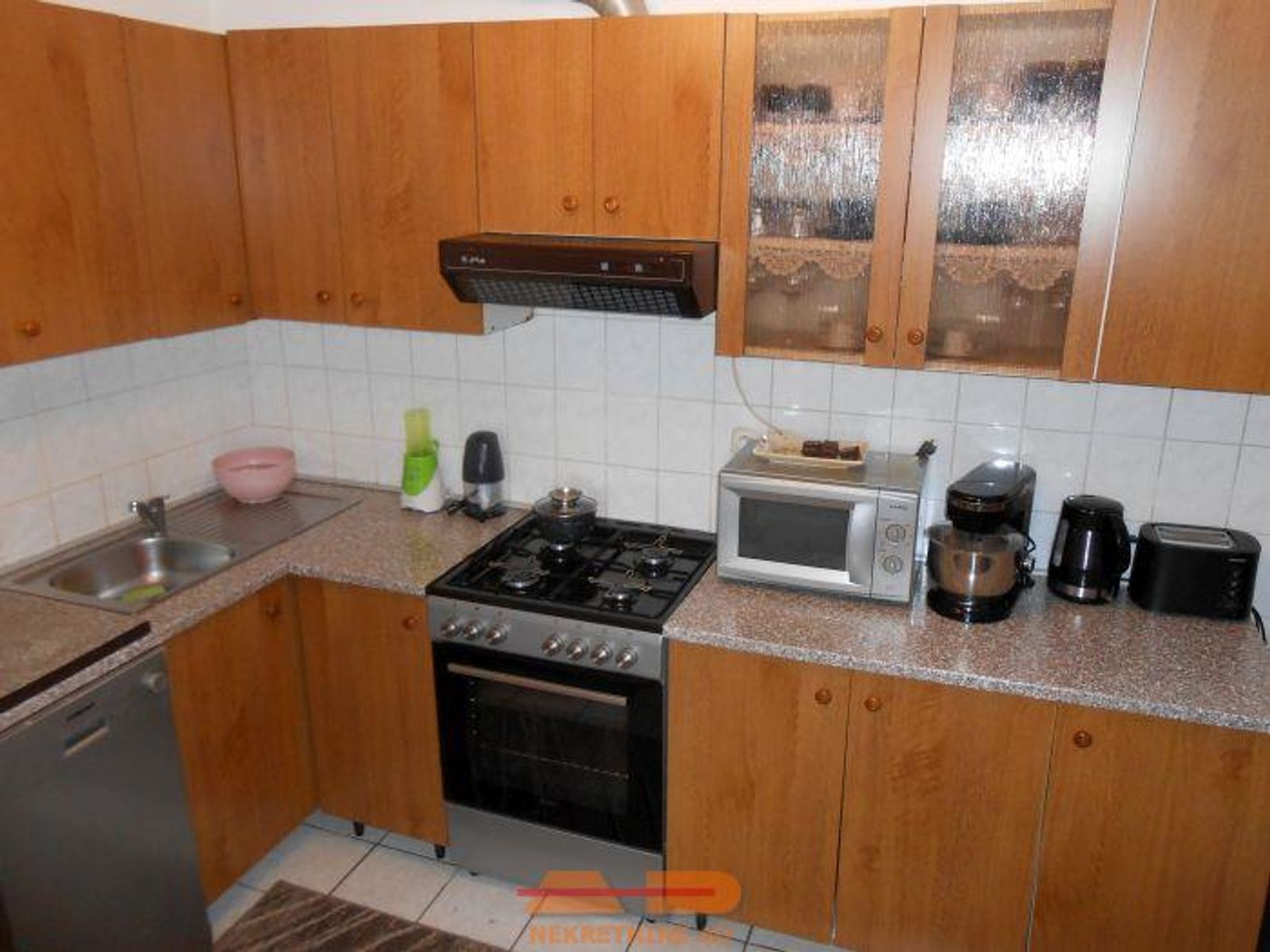 Renovirana- krov, fasada, stolarija, G. Daruvar! — fotografija 18