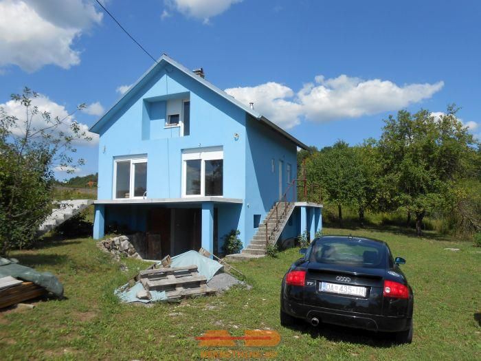 Kuća u prirodi, parcela 5812 m2, Vukovije!