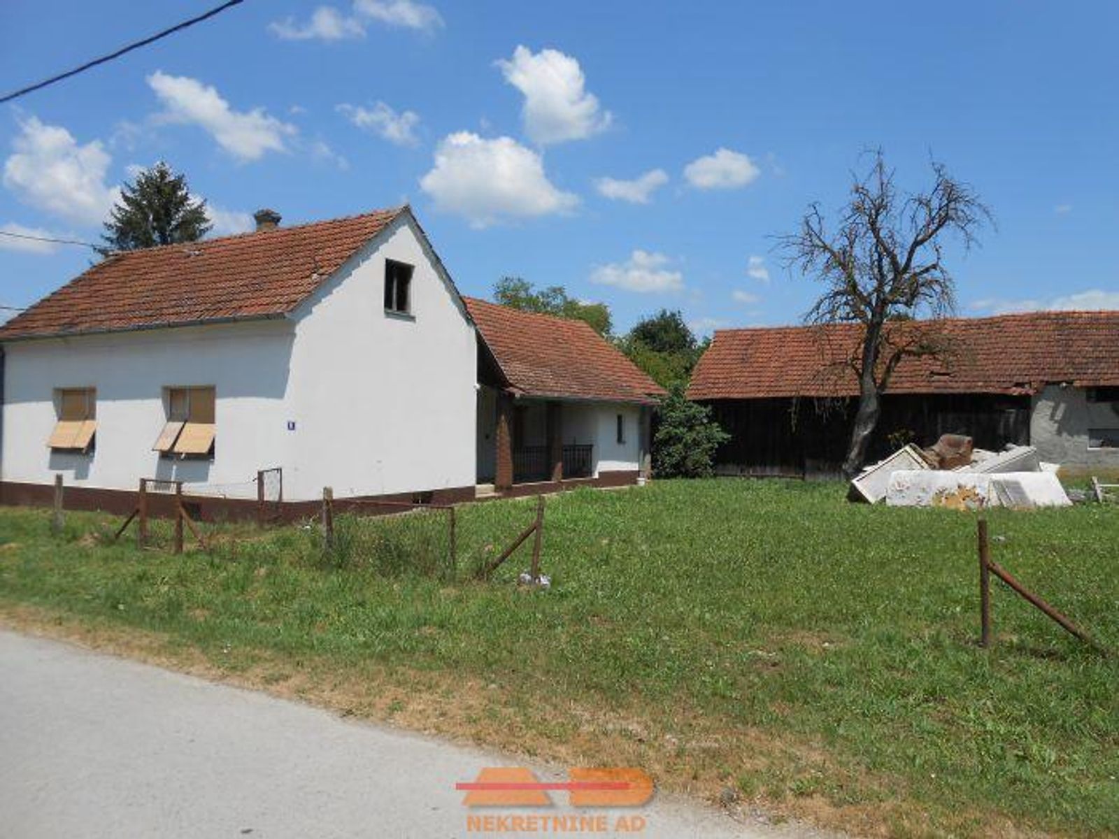 Kuća + pom. zgrade, Lipovac Majur — fotografija 4