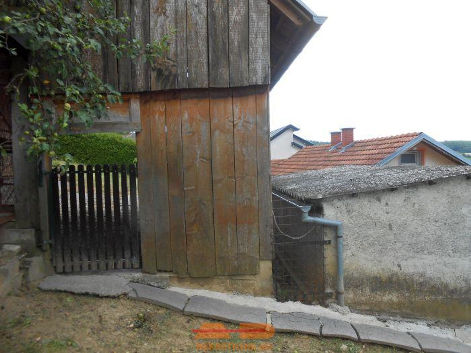 Useljiva, mogućnost 2 stana, objekti, lokacija! — fotografija 12