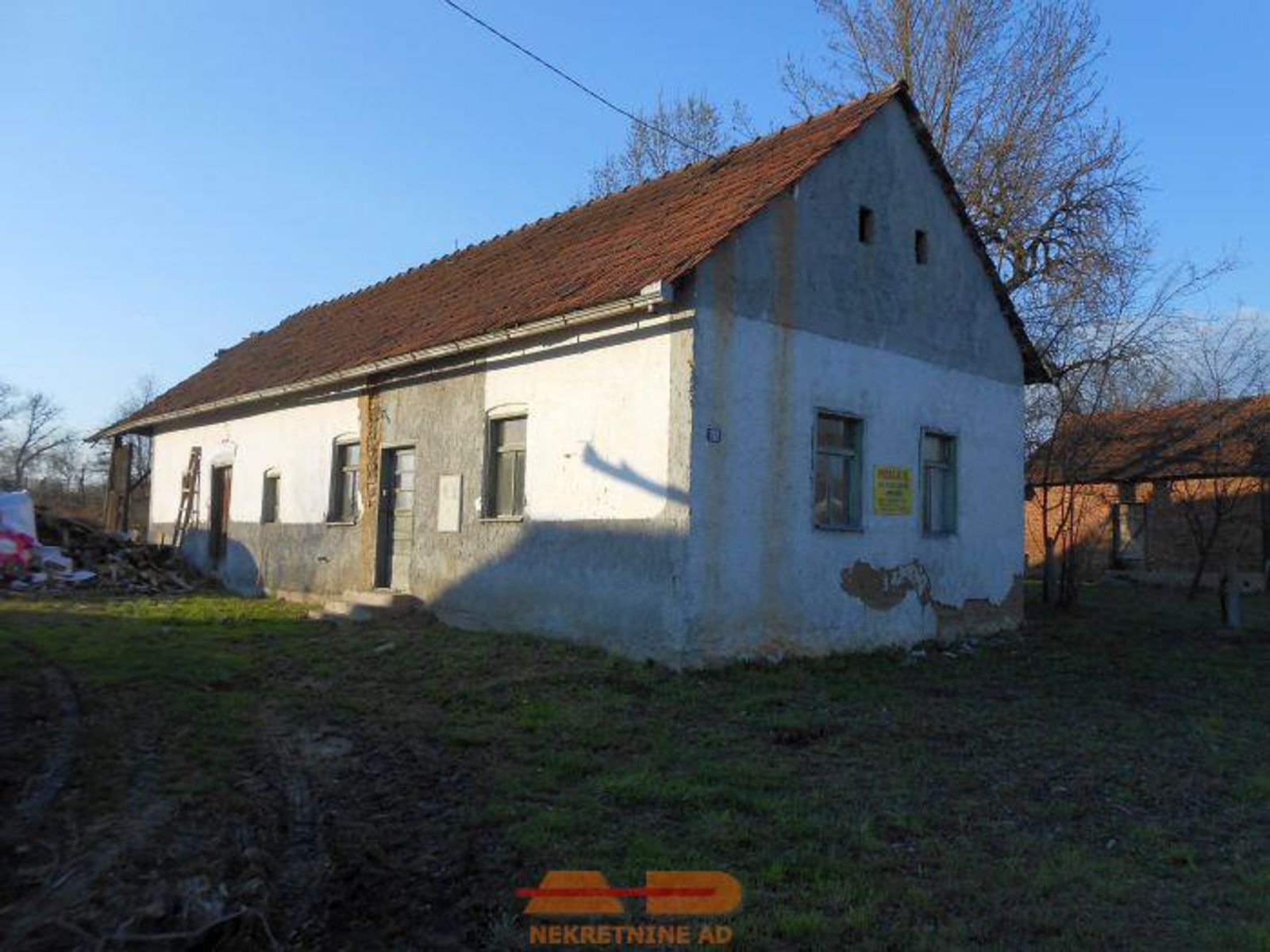 Starija kuća sa dvorištem na mirnoj lokaciji! — fotografija 1