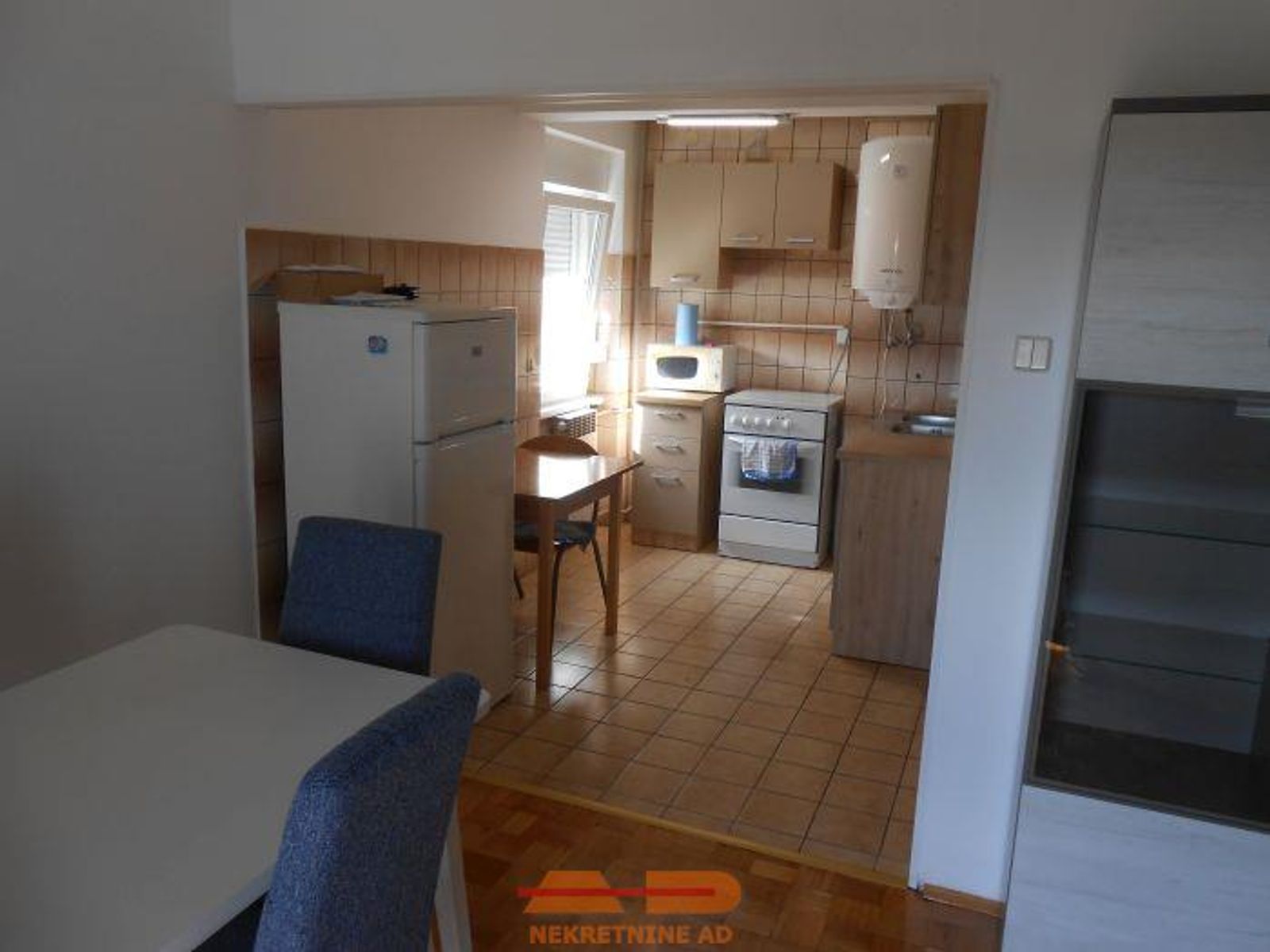 Centar, 60 m2, 1. kat, obnovljena zgrada! — fotografija 5