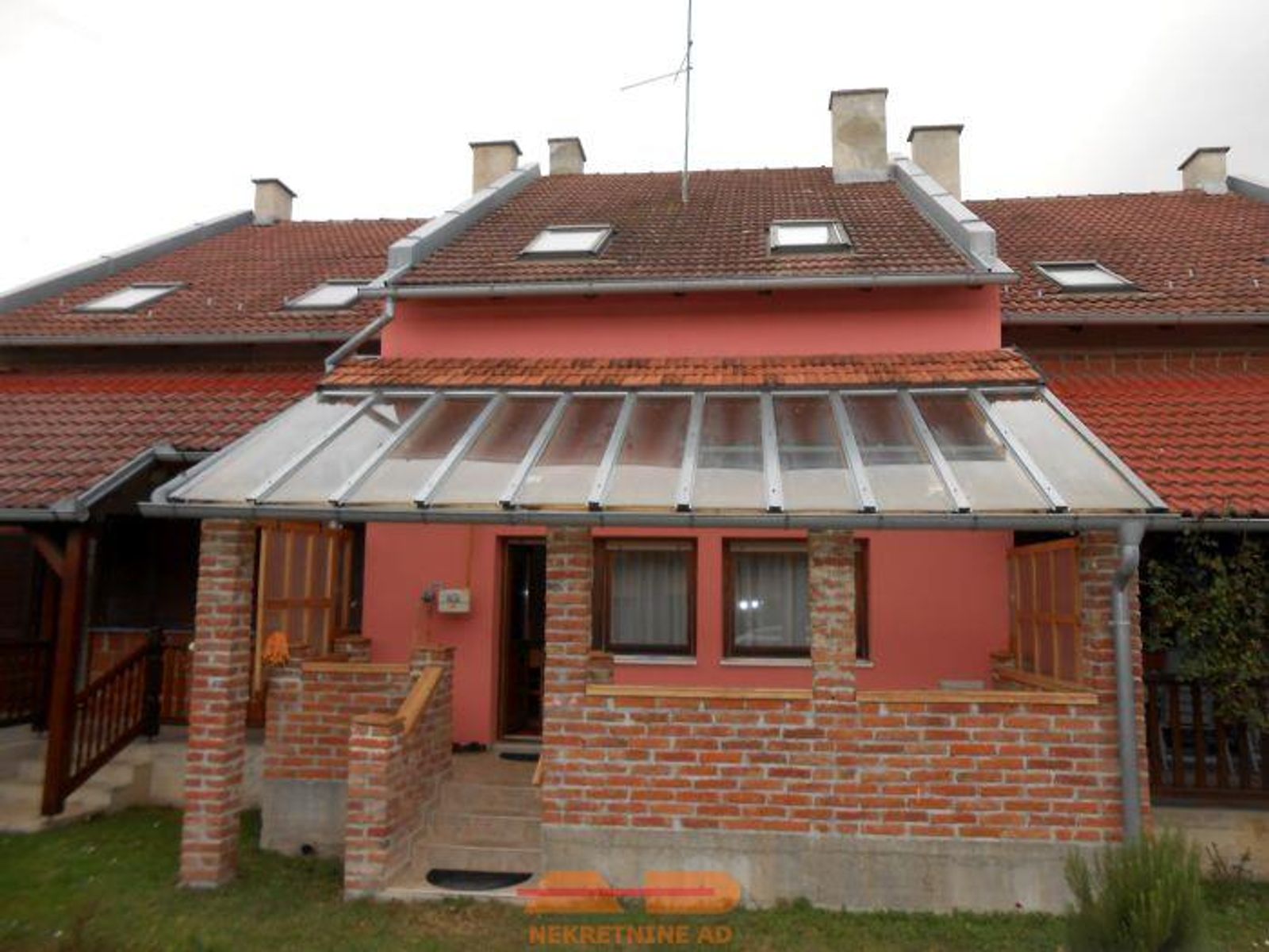 Namještena kuća u nizu, blizina Lječilišta! — fotografija 4