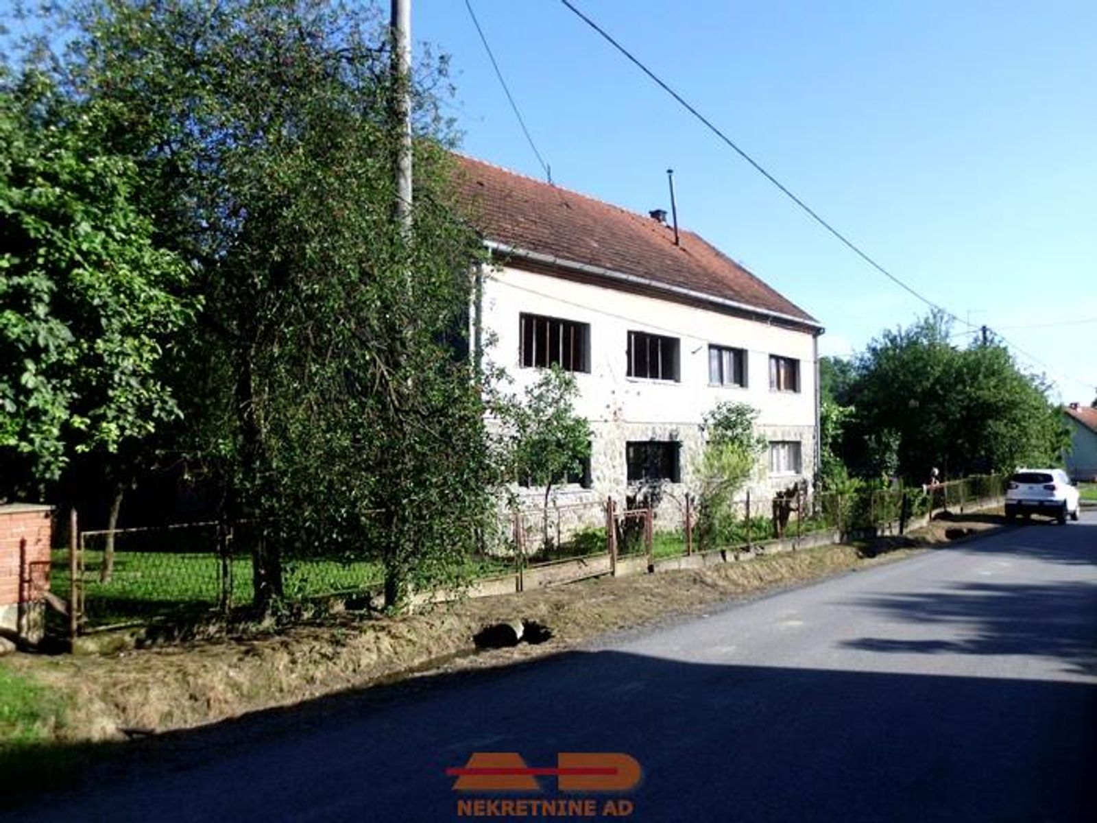 Useljiva kuća, dvor, garaža, Pakrac — fotografija 2