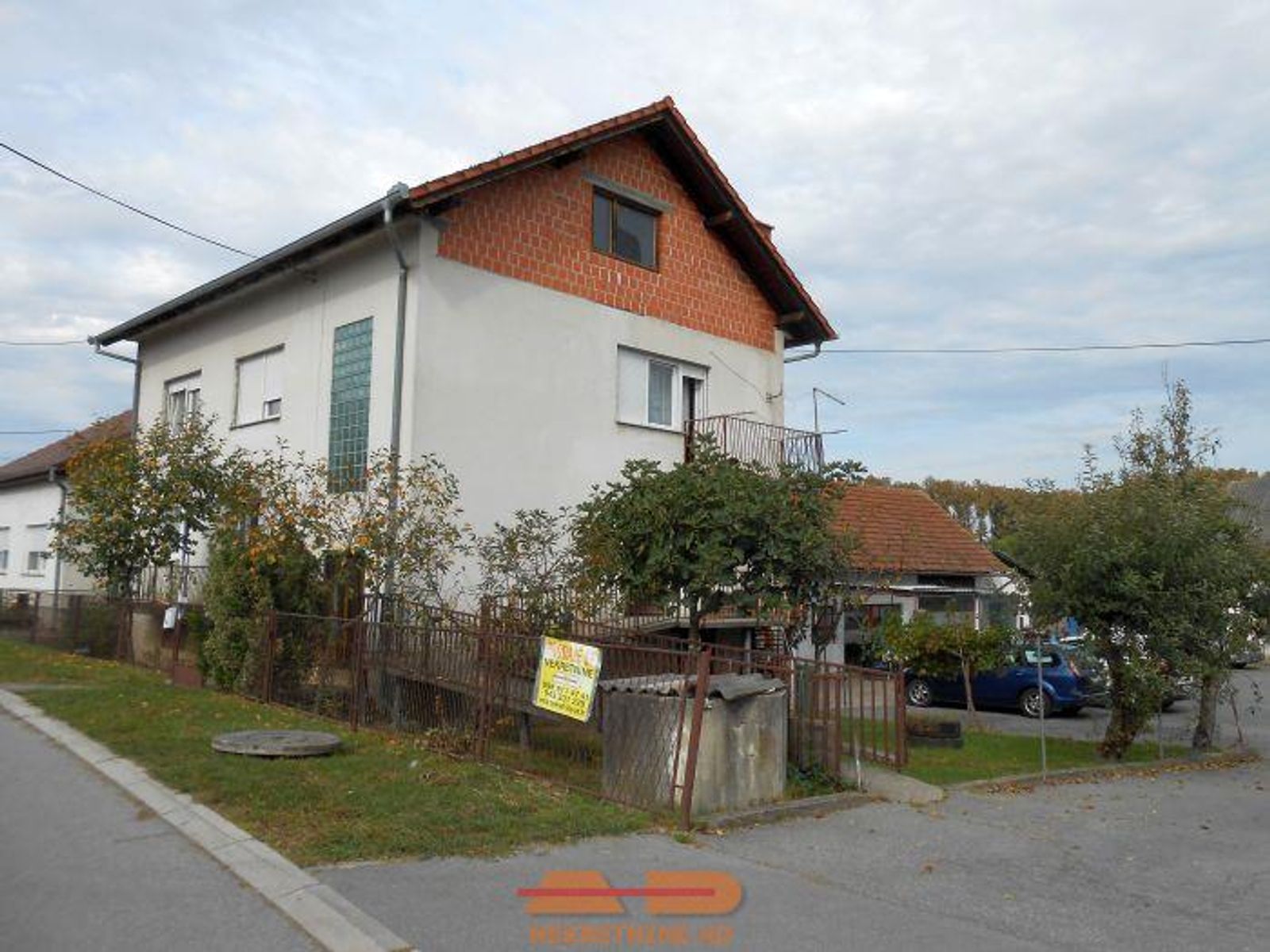 Kuća sa 2 stana, 3 garaže, poslovni objekt! — fotografija 3