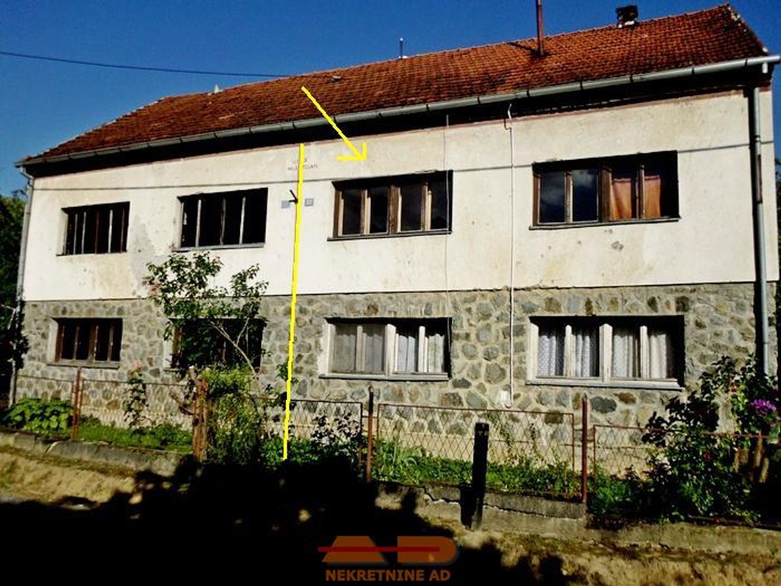 Useljiva kuća, dvor, garaža, Pakrac