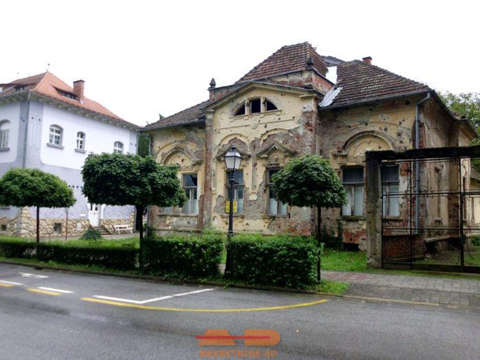 Stara vila pored Lječilišta, u centru Lipika! — fotografija 4