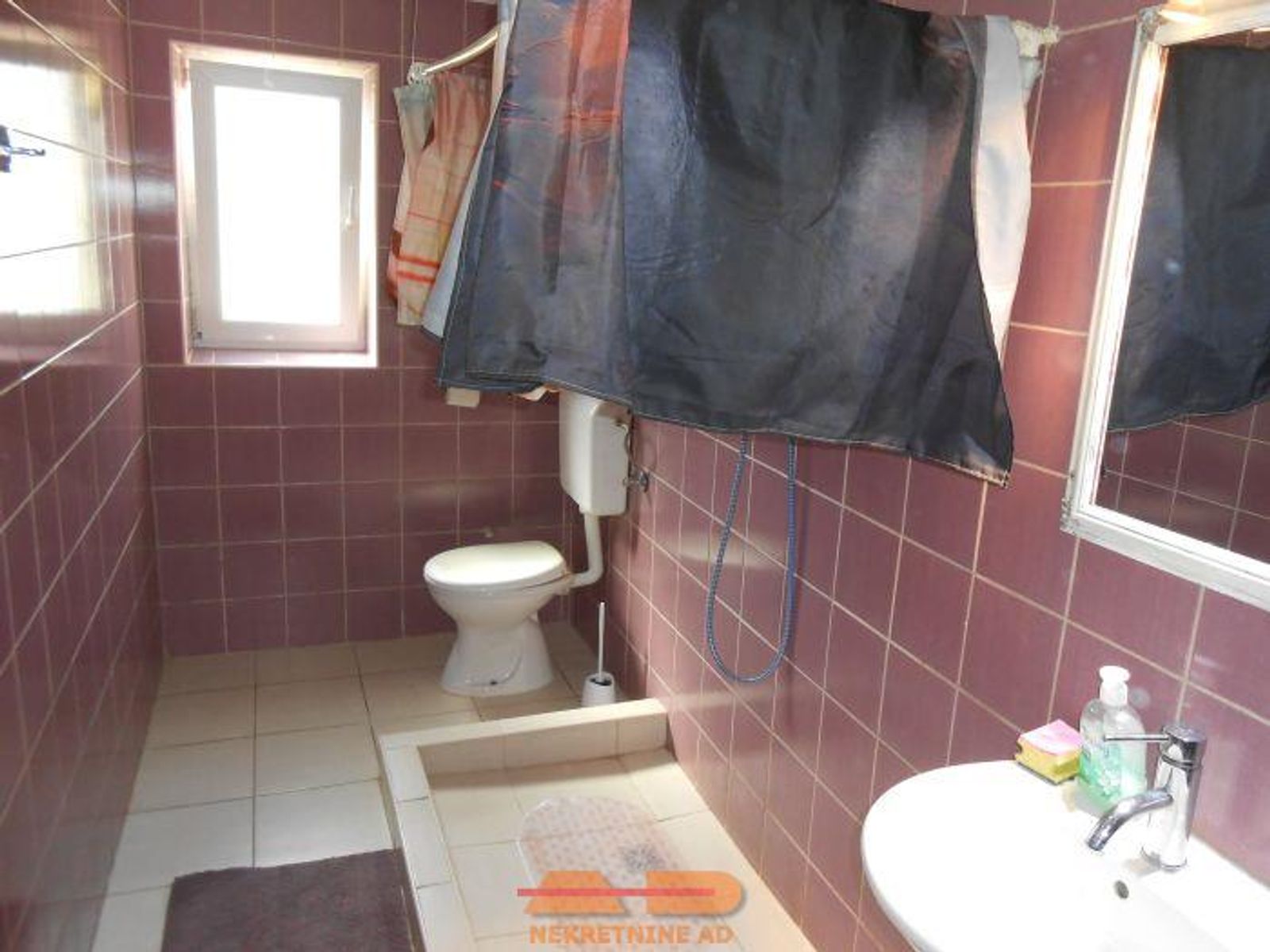 Renovirana, zgrade, parcela 2099 m2! — fotografija 18