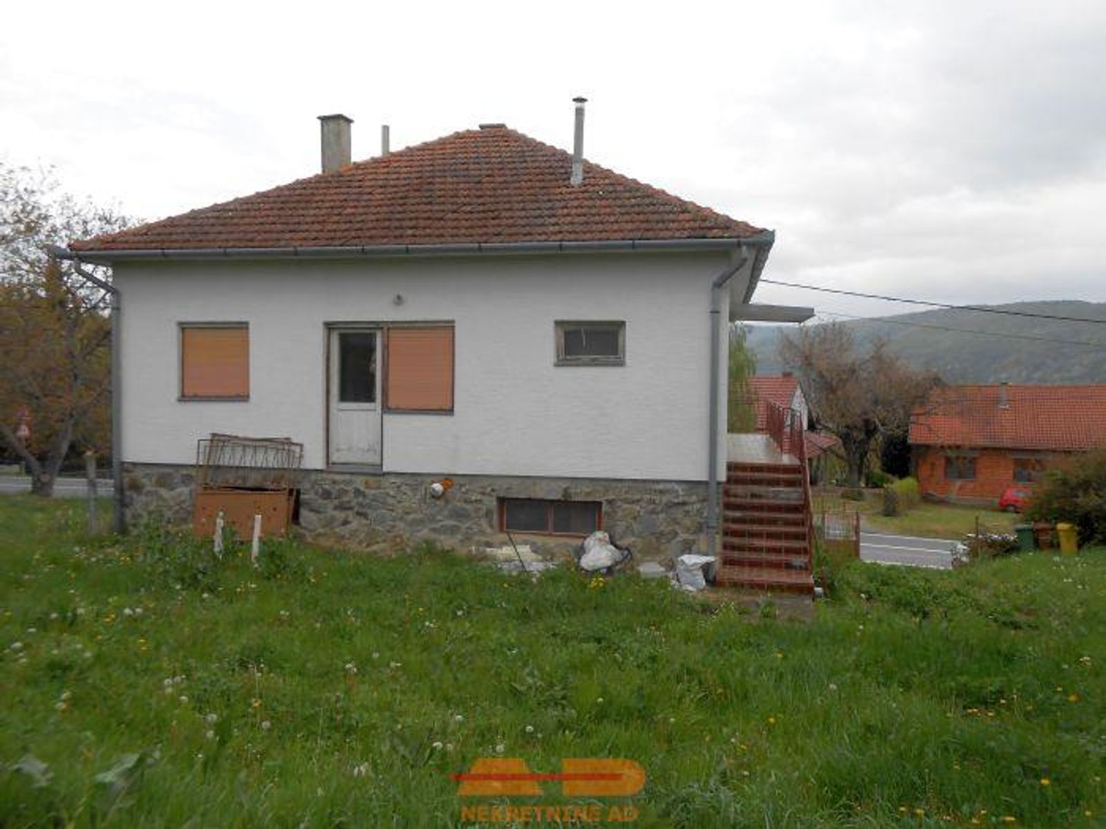 Kuća sa 2 odvojena stana, Pakrac! — fotografija 8