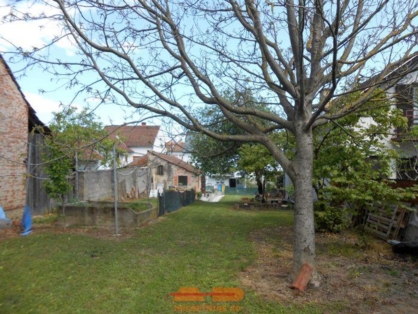 Renovirana, zgrade, parcela 2099 m2! — fotografija 10