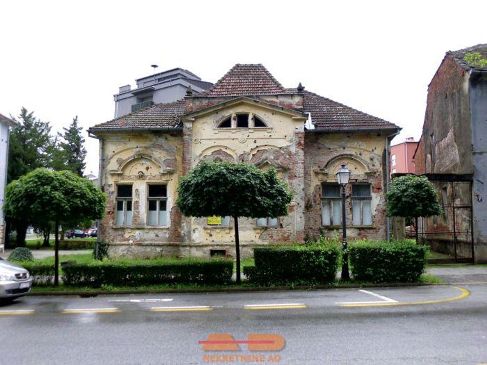 Stara vila pored Lječilišta, u centru Lipika! — fotografija 2