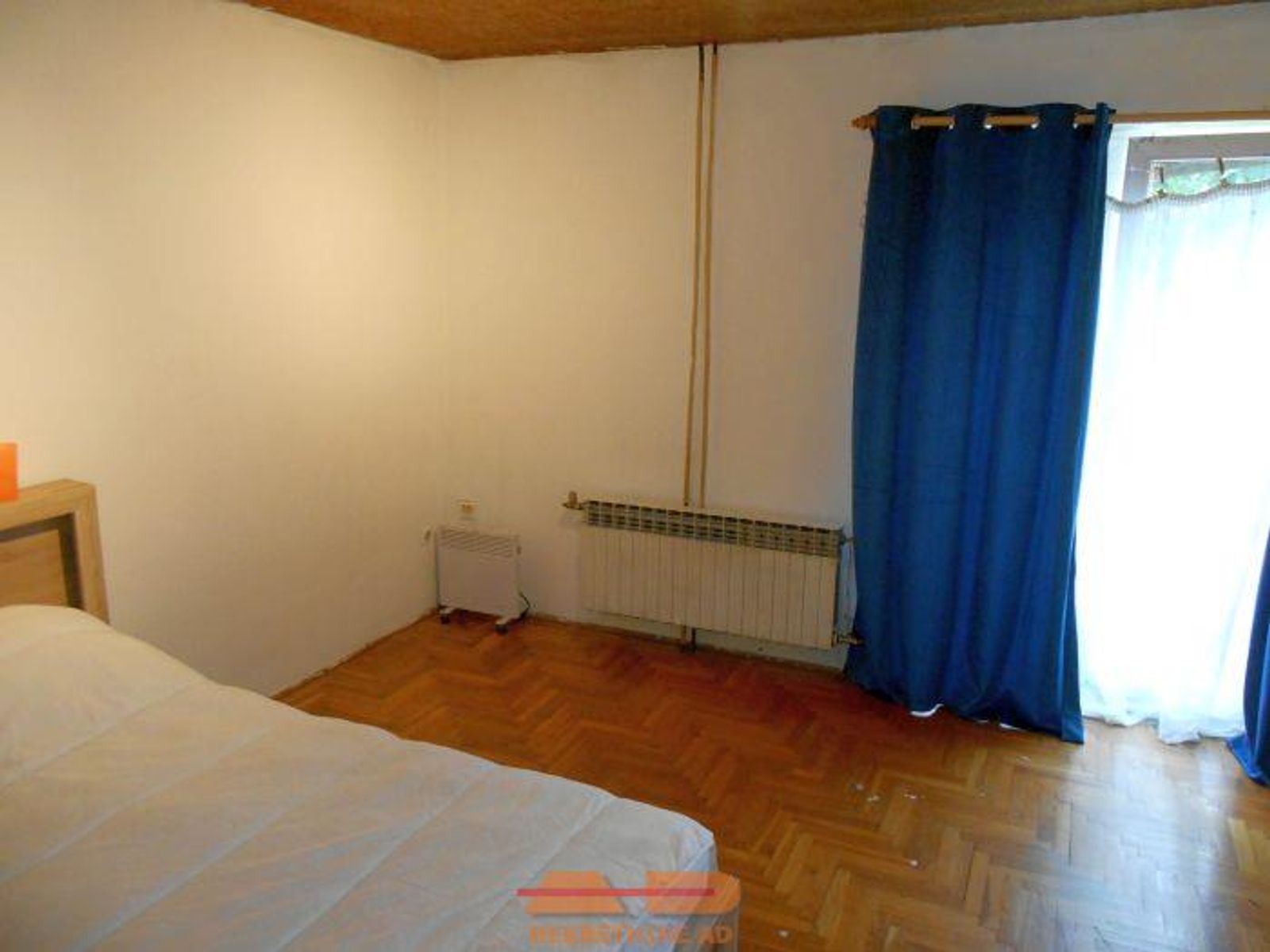 Kuća sa 2 stana, 3 garaže, poslovni objekt! — fotografija 16