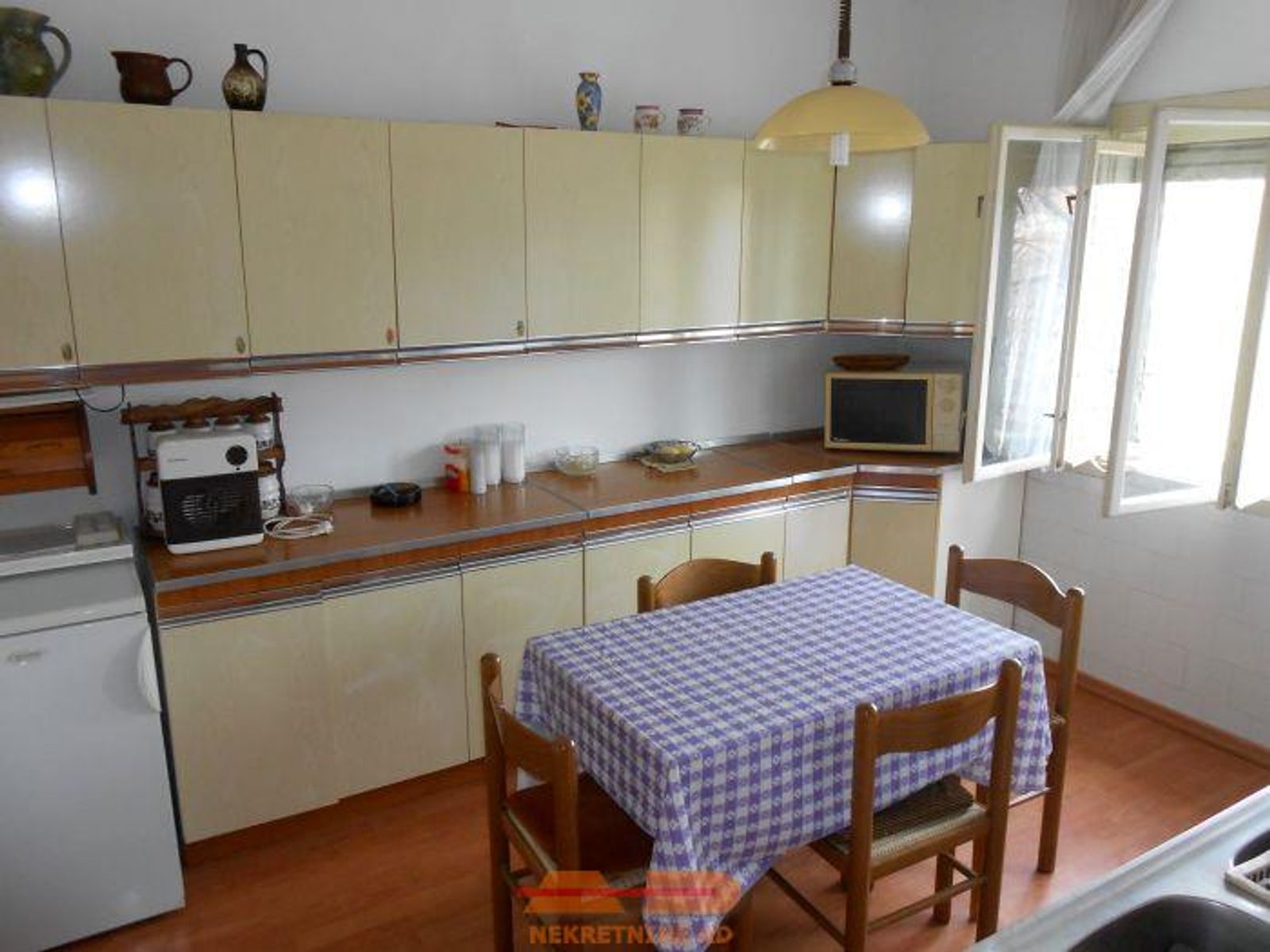 Kuća sa 2 odvojena stana, objekt, dvorište! — fotografija 27