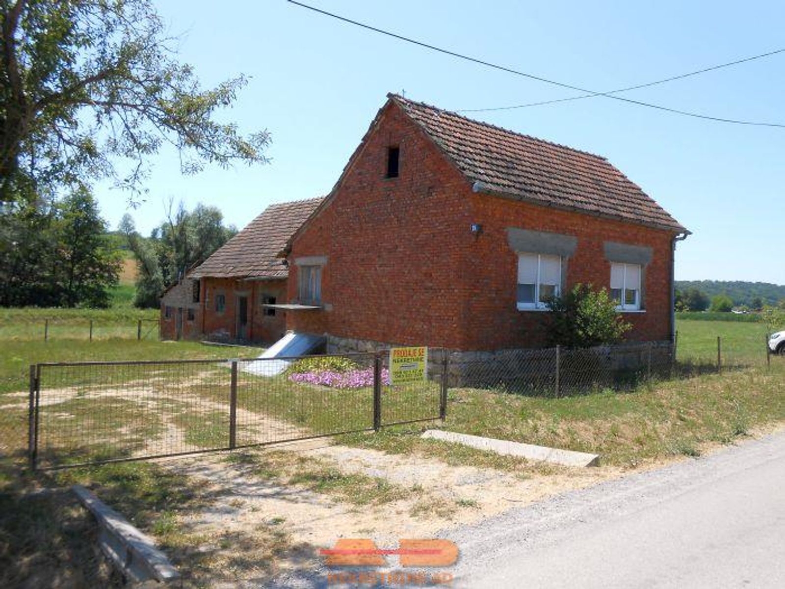 Kuća, pomoćni objektim, zemljište, Ljudevit Selo! — fotografija 1