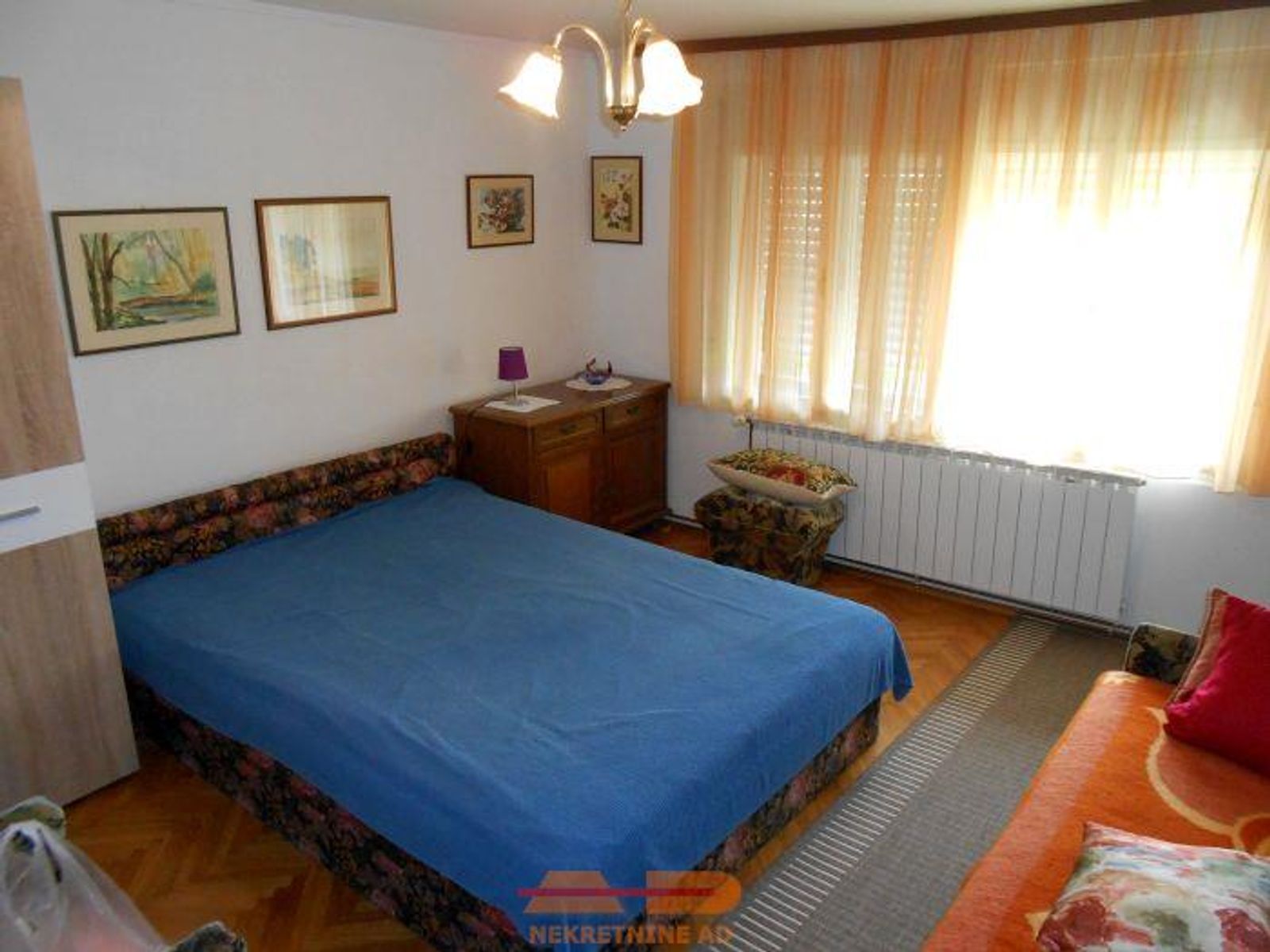 Kuća sa 2 stana, duplom garažom, dvor! — fotografija 13
