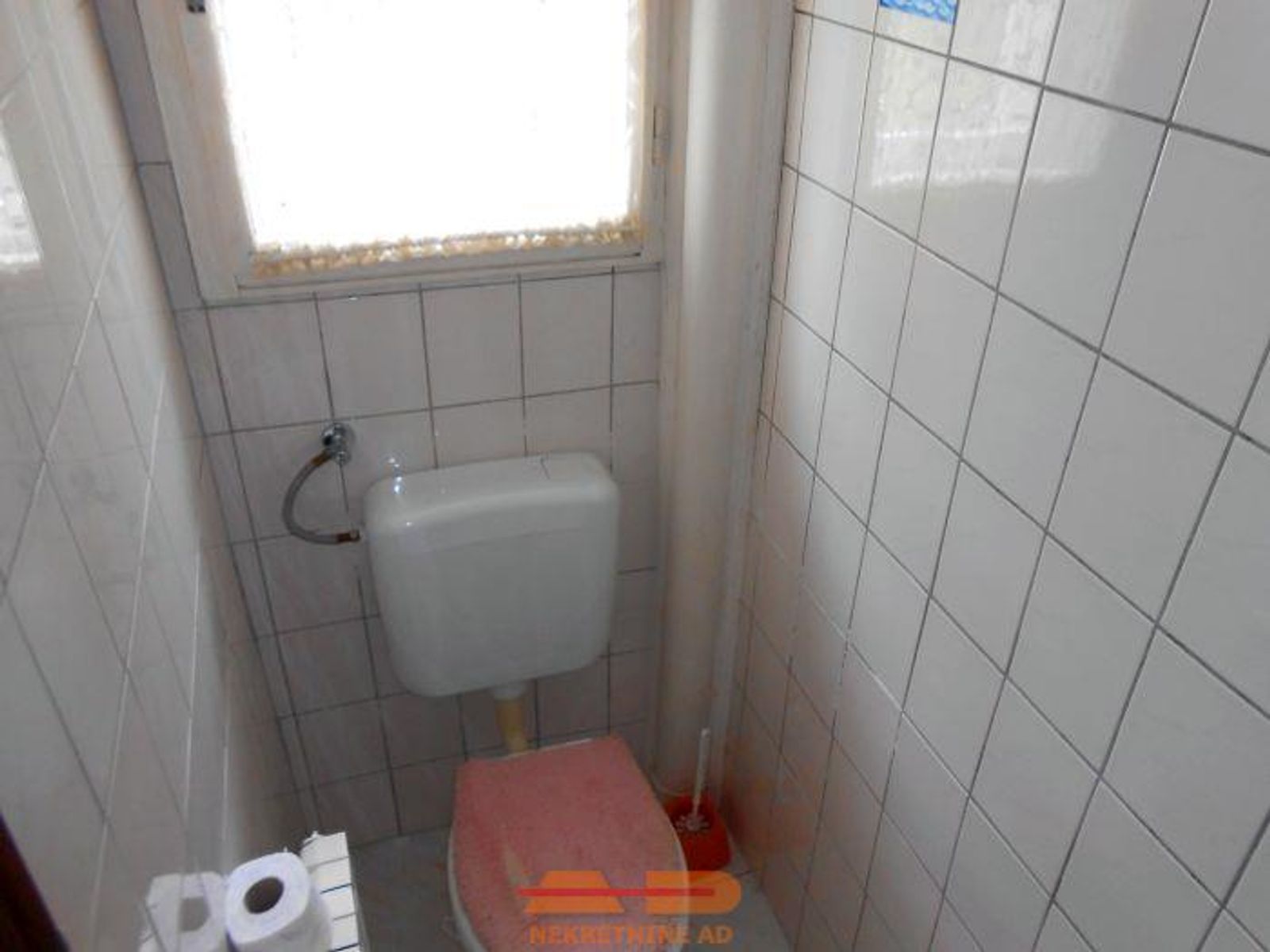 Kuća sa 2 stana, duplom garažom, dvor! — fotografija 9