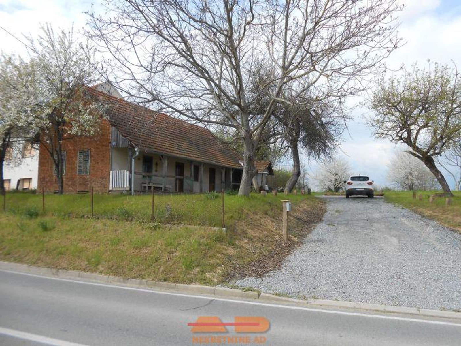 Kuća na parceli 4808 m2, Gornji Daruvar!