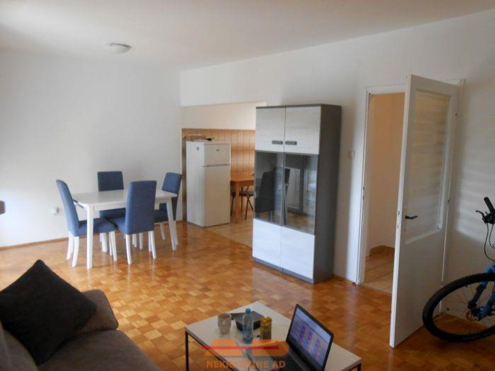 Centar, 60 m2, 1. kat, obnovljena zgrada! — fotografija 3