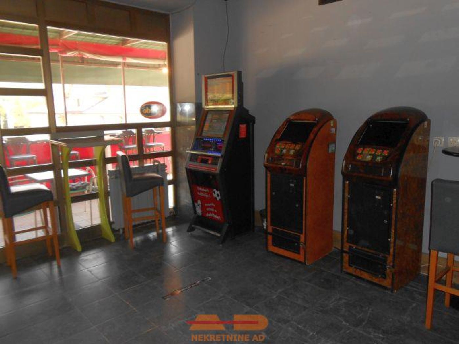 Uhodan, renoviran i opremljen bistro u Siraču! — fotografija 17