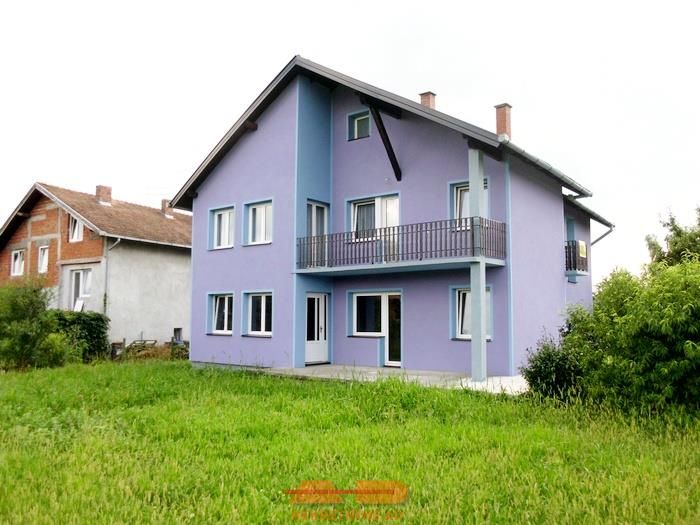 Kuća u centru Grubišnog Polja, pored Škole!