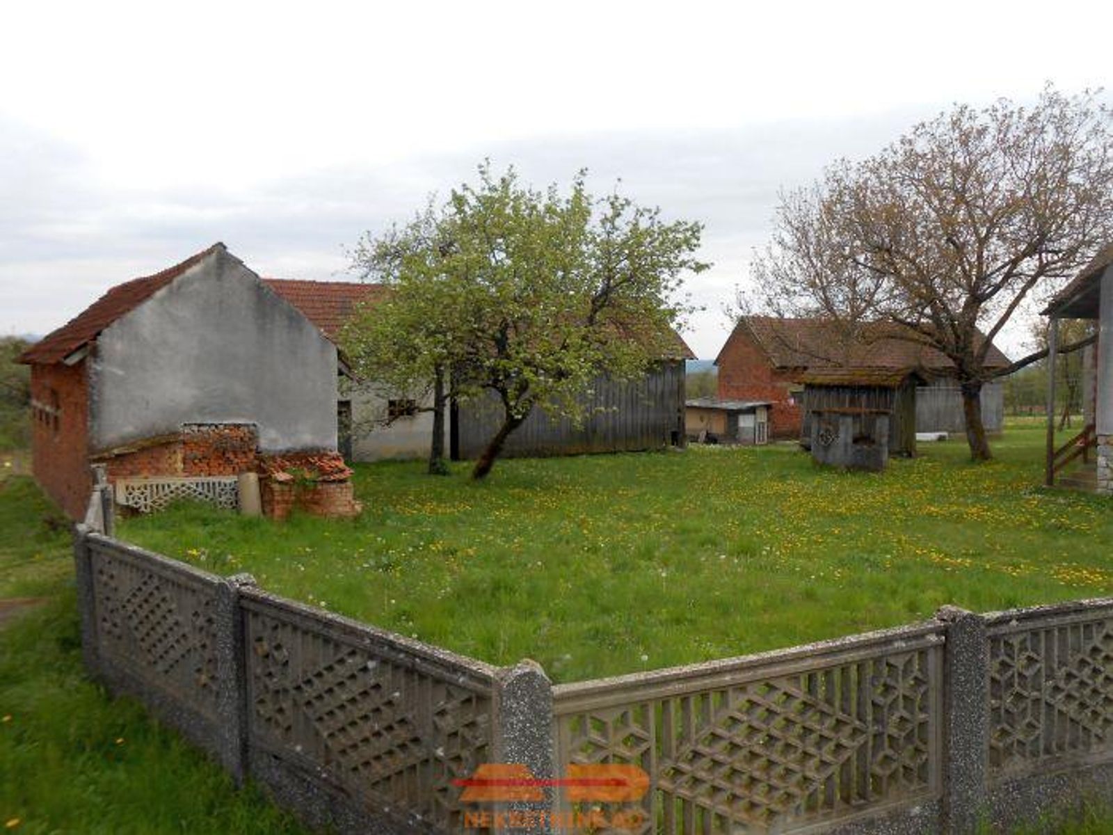 Kuća za renovaciju, objekti, Kip! — fotografija 2