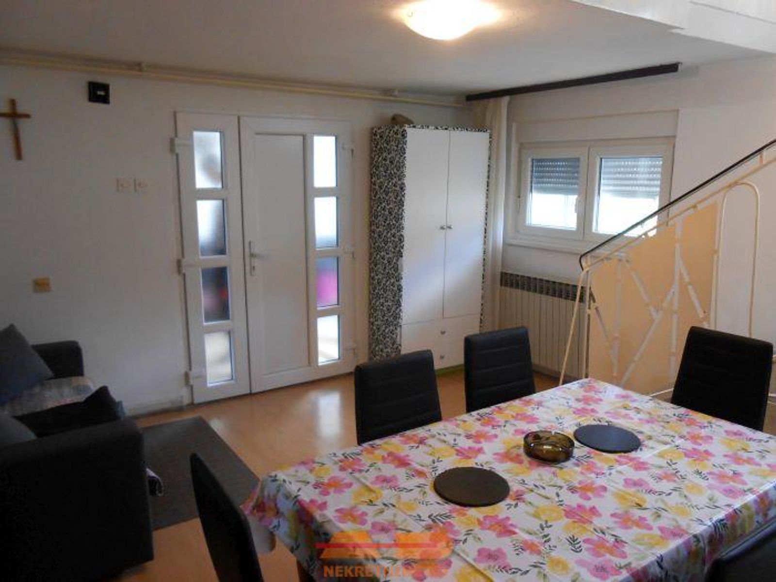 Renovirana, zgrade, parcela 2099 m2! — fotografija 14