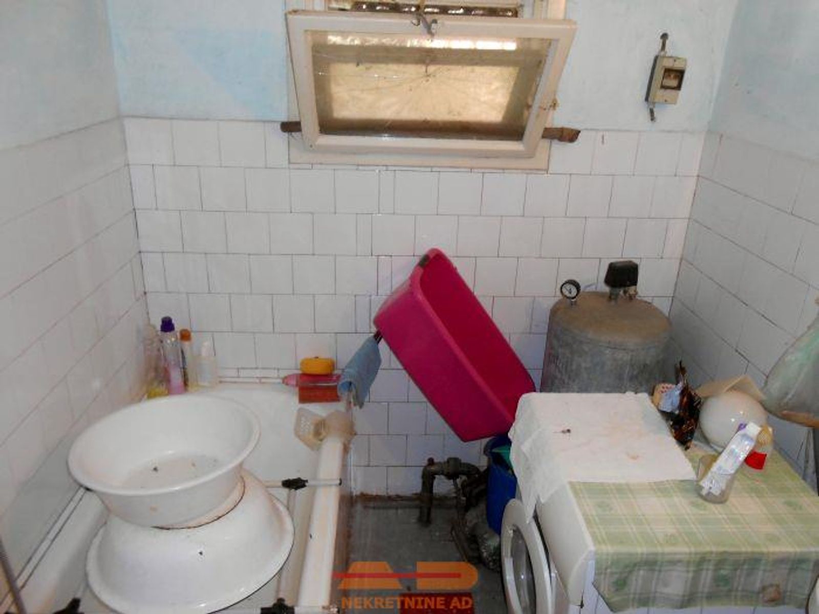 Kuća, pomoćne zgrade, okućnica, Prekopakra! — fotografija 18