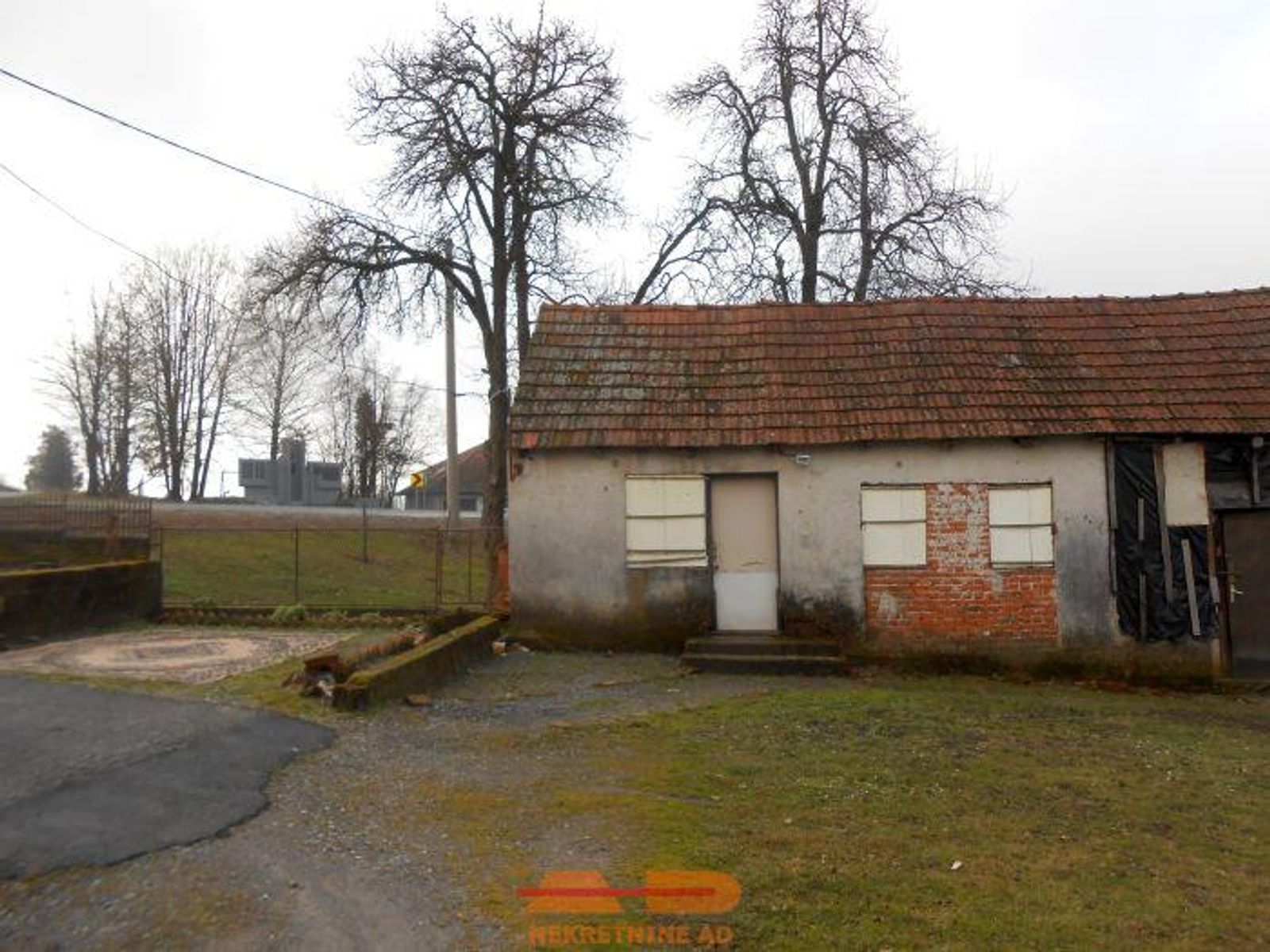 Novija kuća sa objektima i okućnicom, Batinjani! — fotografija 12