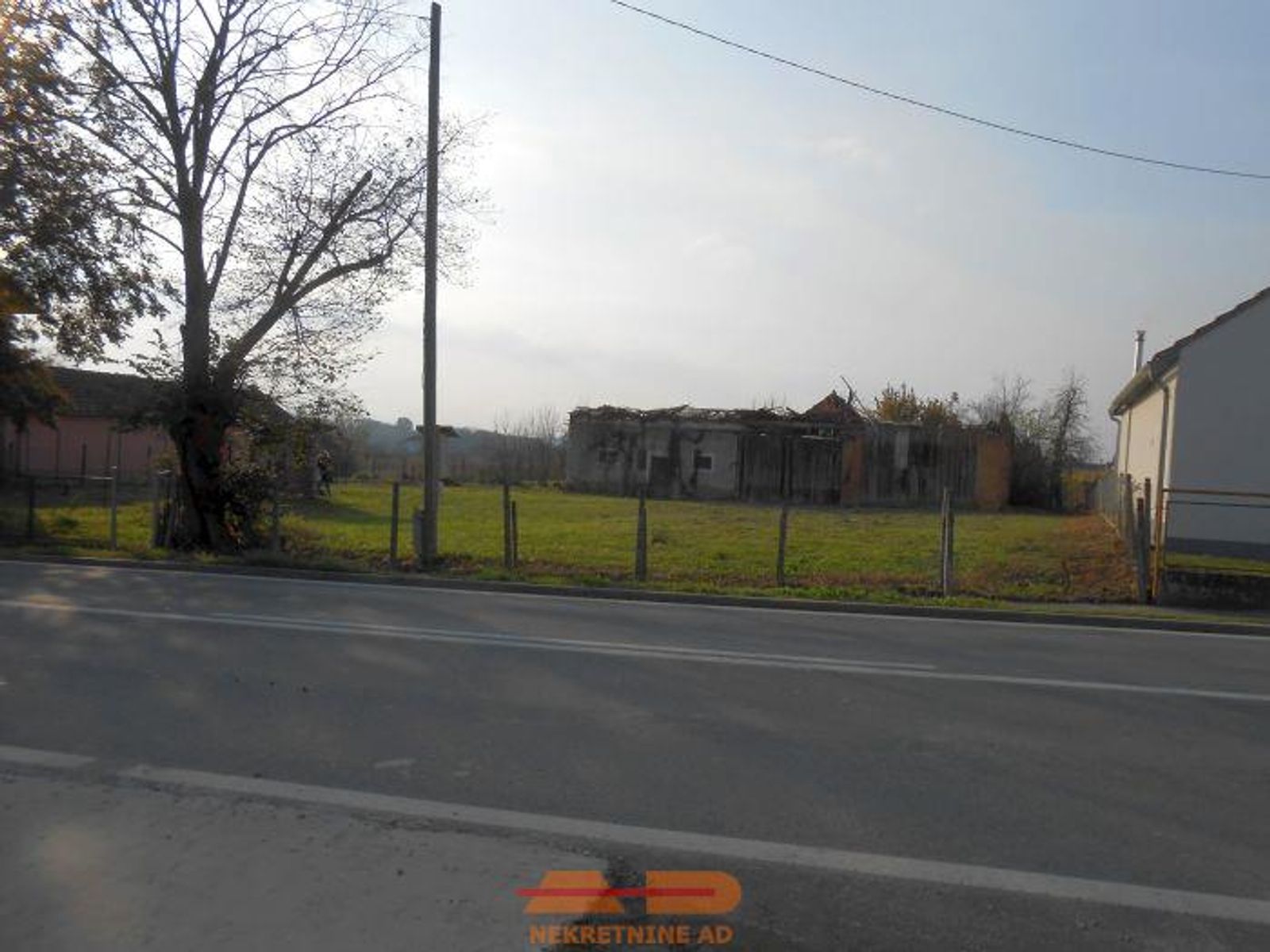 Gradilište sa objektom i oranicom, Badljevina! — fotografija 2
