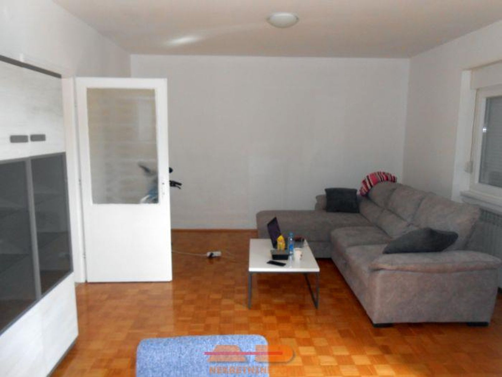 Centar, 60 m2, 1. kat, obnovljena zgrada!