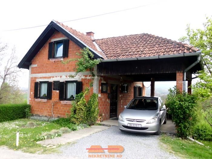 Novija, useljiva, garaža, predivan pogled!