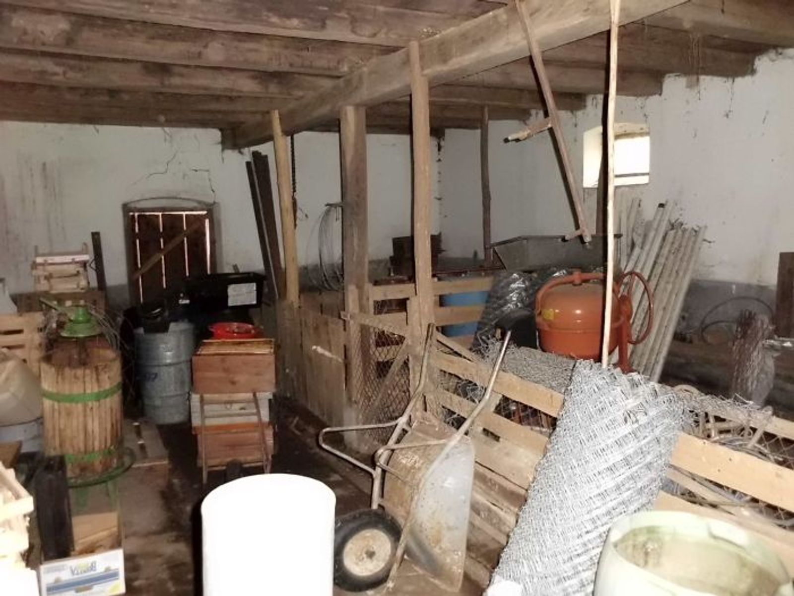 Starija kuća sa objektima, gradilište, V. Zdenci — fotografija 18