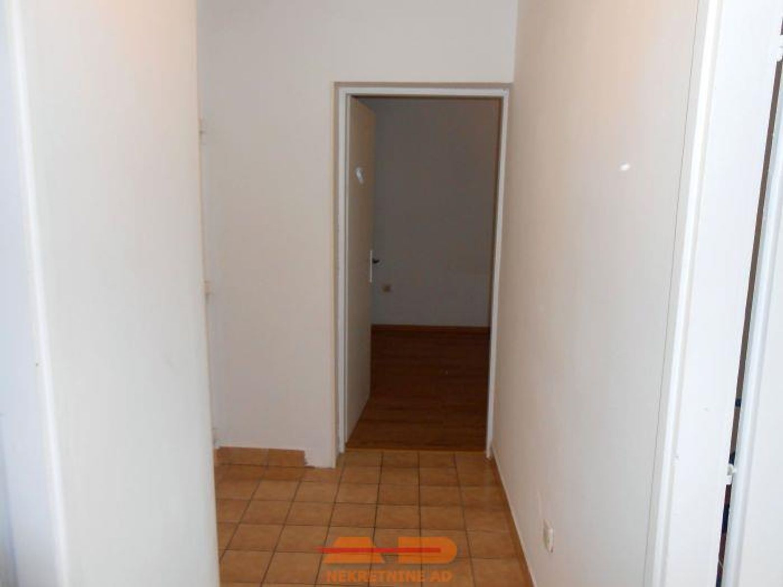 Centar, 60 m2, 1. kat, obnovljena zgrada! — fotografija 11