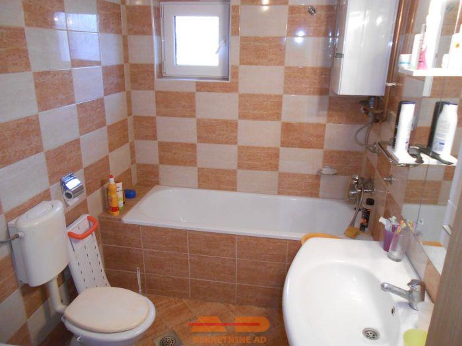 Renovirana kuća, dvorišni stan, garaže, okućnica! — fotografija 22