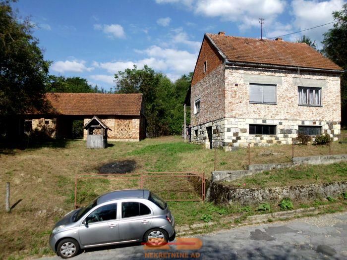 Kuća sa okućnicom u Pakranima!