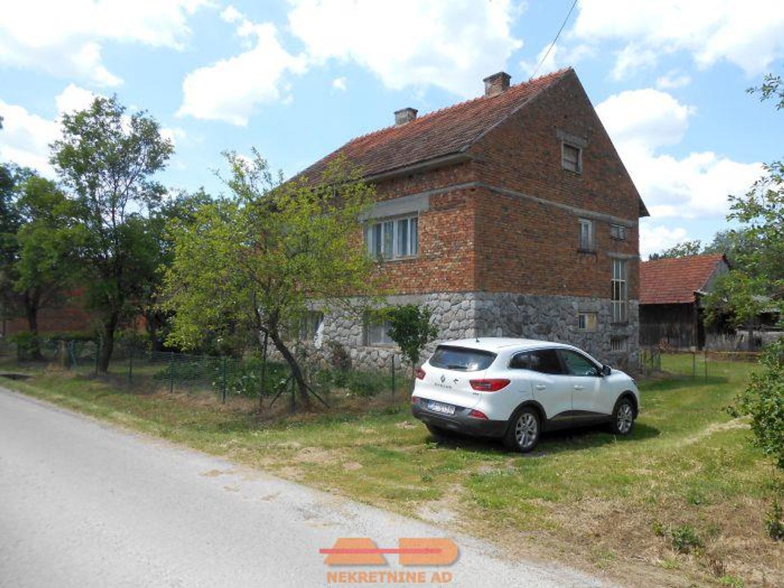 Imanje u Treglavi- kuća, objekti, zemljište! — fotografija 2