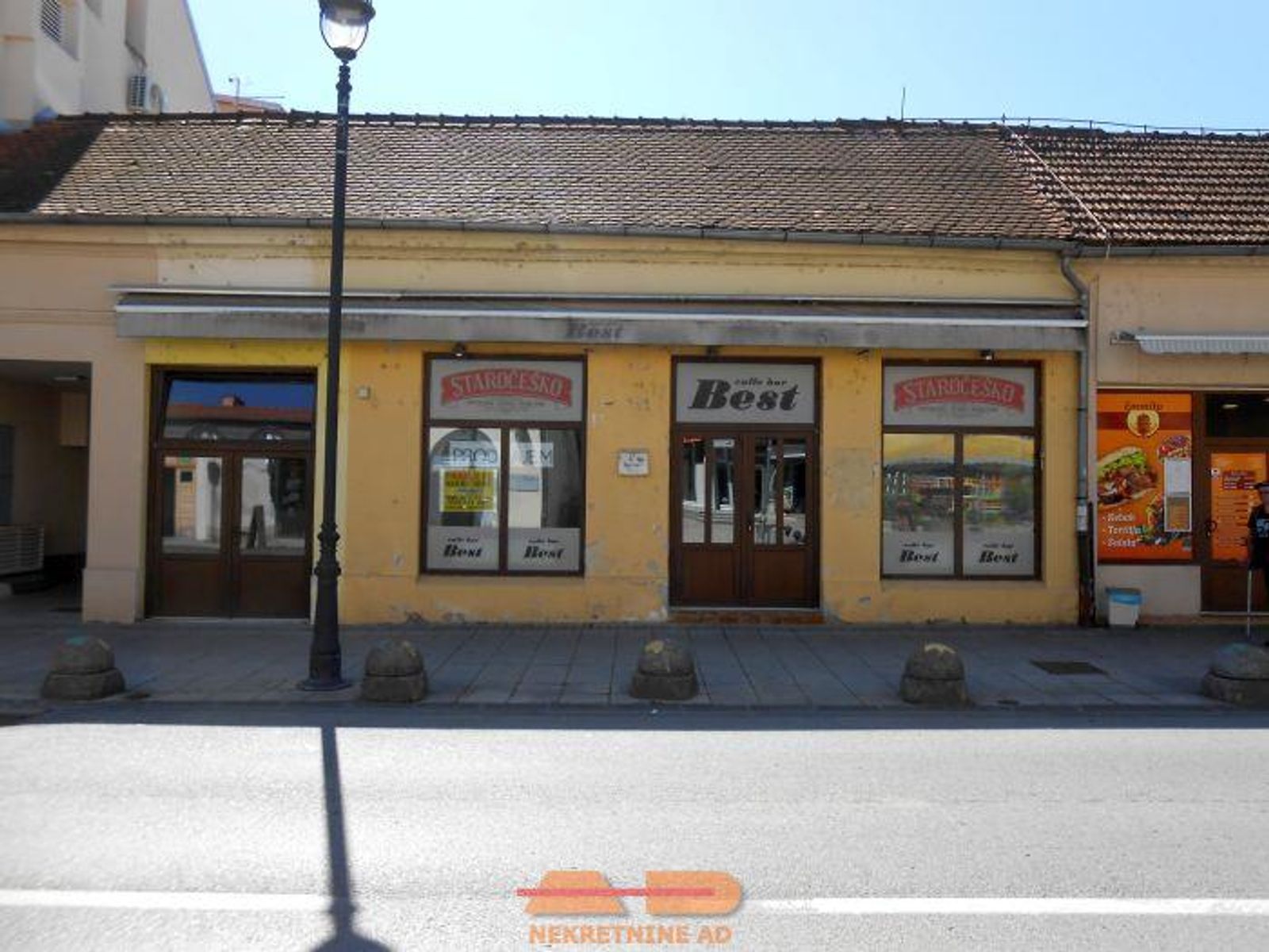 Poslovni prostor + mogućnost 2 stana, centar!