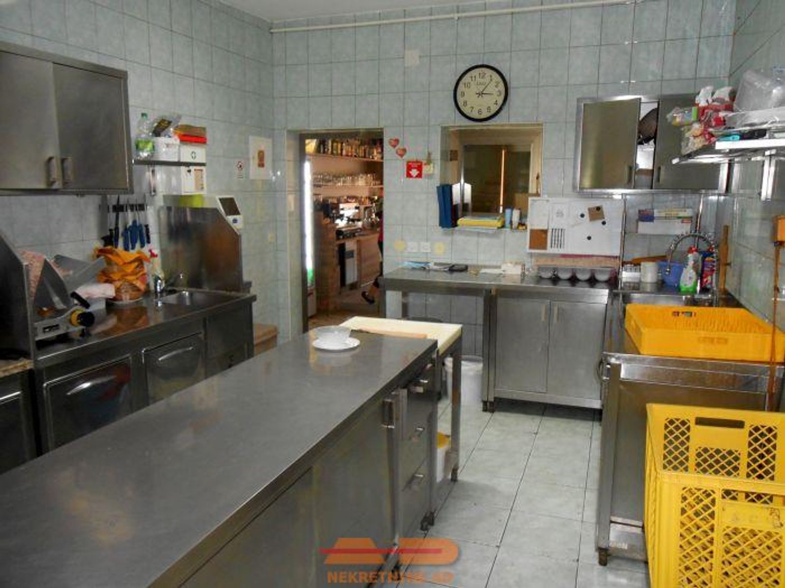 Uhodan, renoviran i opremljen bistro u Siraču! — fotografija 13