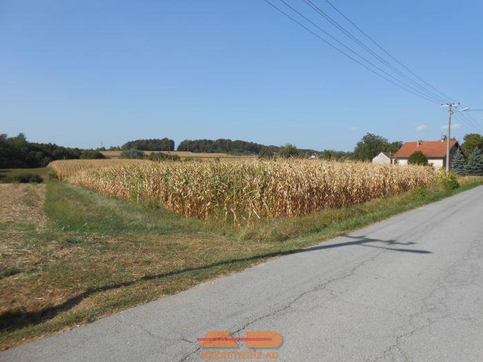 Oranica uz asfalt cestu, 1.4 j, Sirač! — fotografija 1