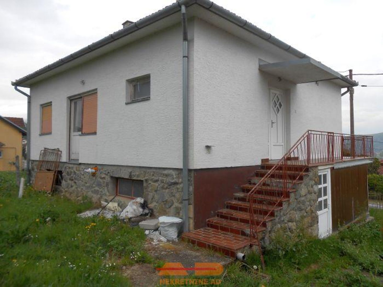 Kuća sa 2 odvojena stana, Pakrac! — fotografija 10