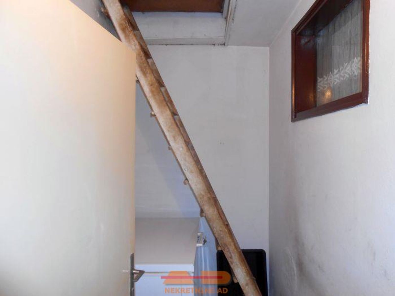 Useljiva, mogućnost 2 stana, objekti, lokacija! — fotografija 25