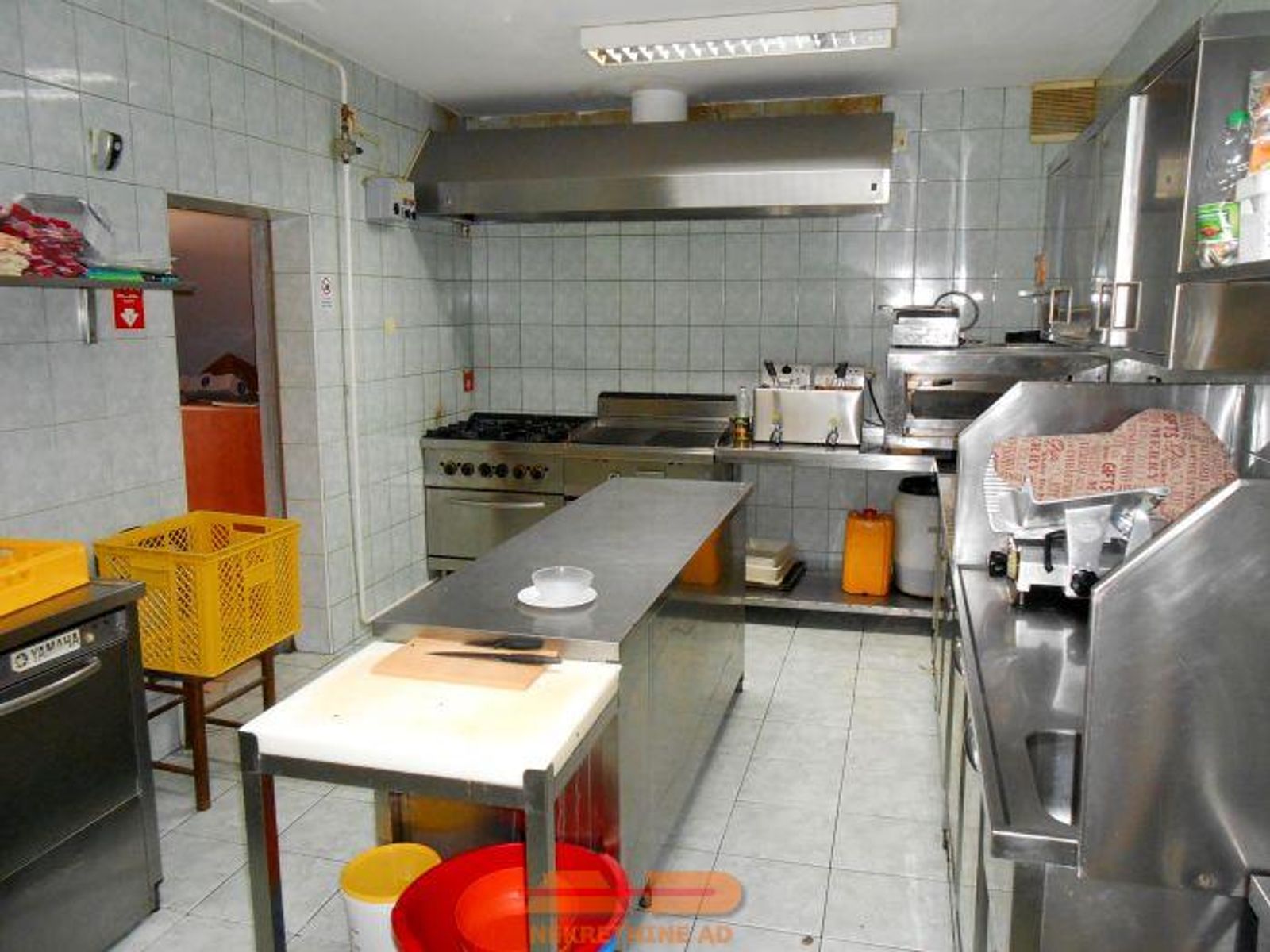 Uhodan, renoviran i opremljen bistro u Siraču! — fotografija 12