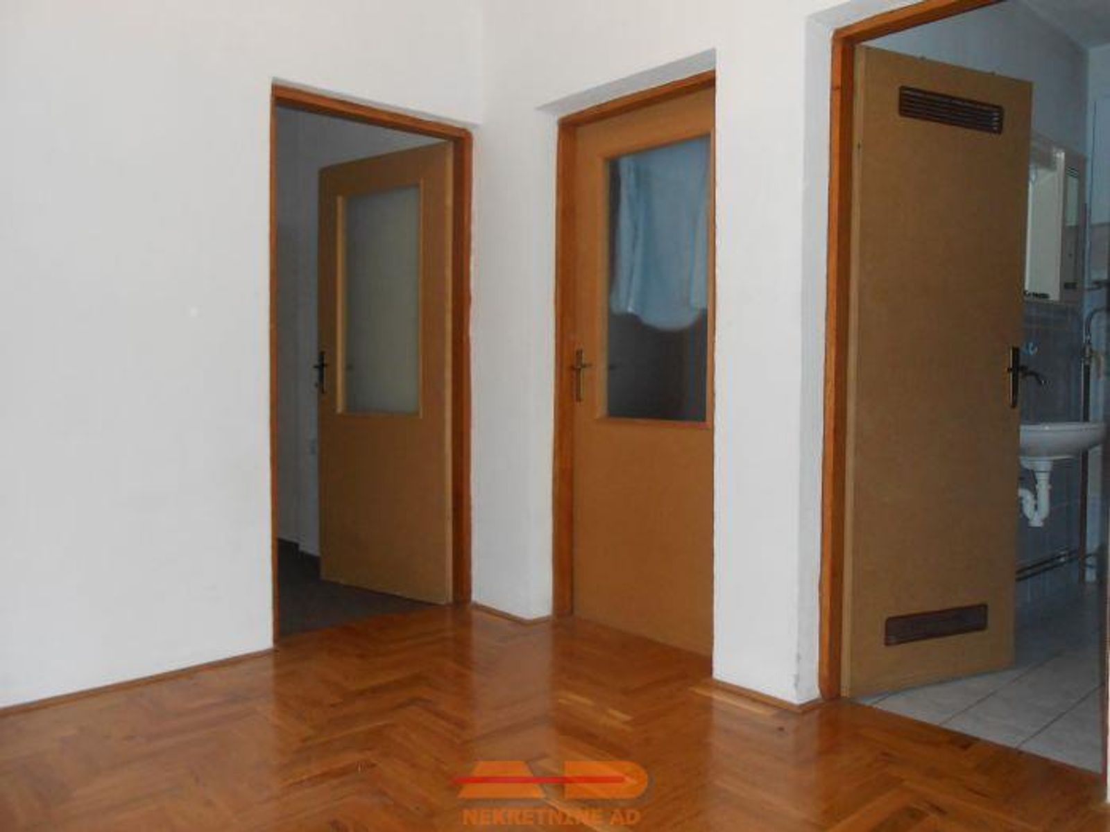 Namještena kuća u nizu, blizina Lječilišta! — fotografija 19