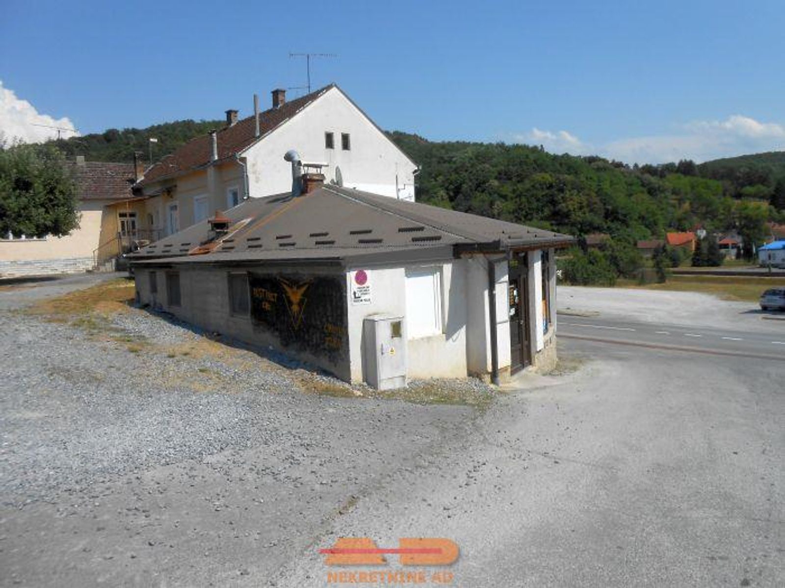 Uhodan, renoviran i opremljen bistro u Siraču! — fotografija 3