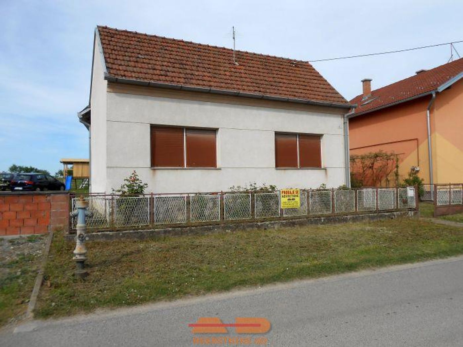 Kuća, pomoćne zgrade, okućnica, Prekopakra! — fotografija 2