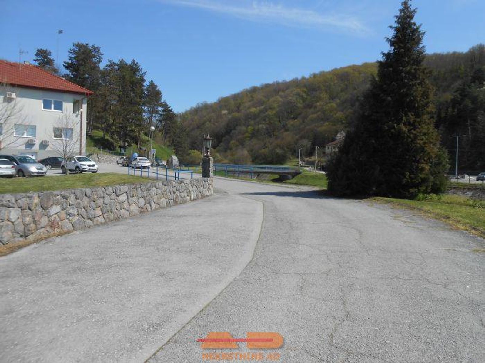 Poslovna građevina u centru Sirača! — fotografija 1
