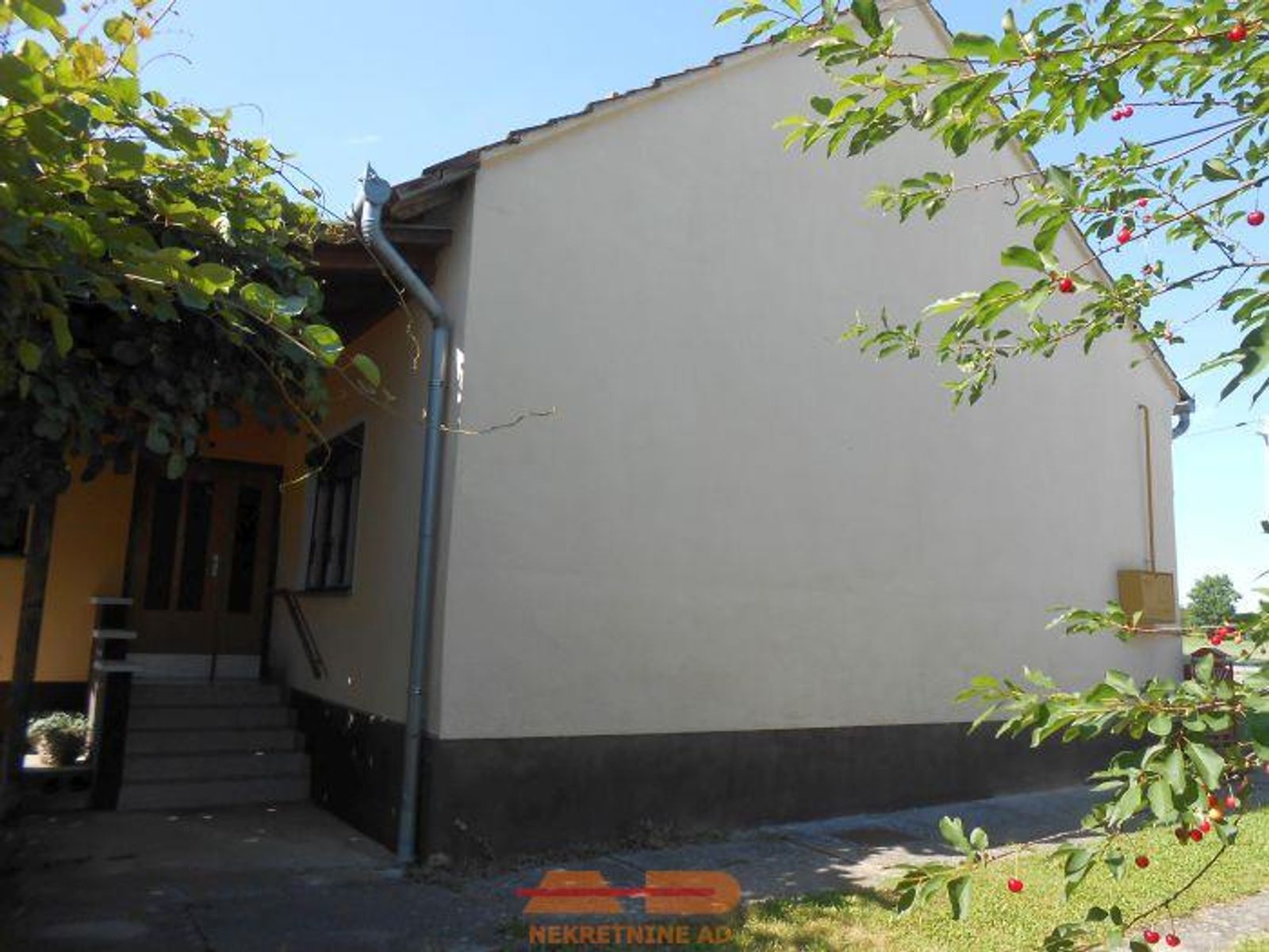 Namještena, kod Škole, garaža, zelenilo! — fotografija 13